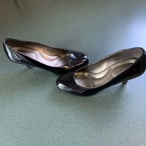 Jelly & Katie shoes black 7 heels.